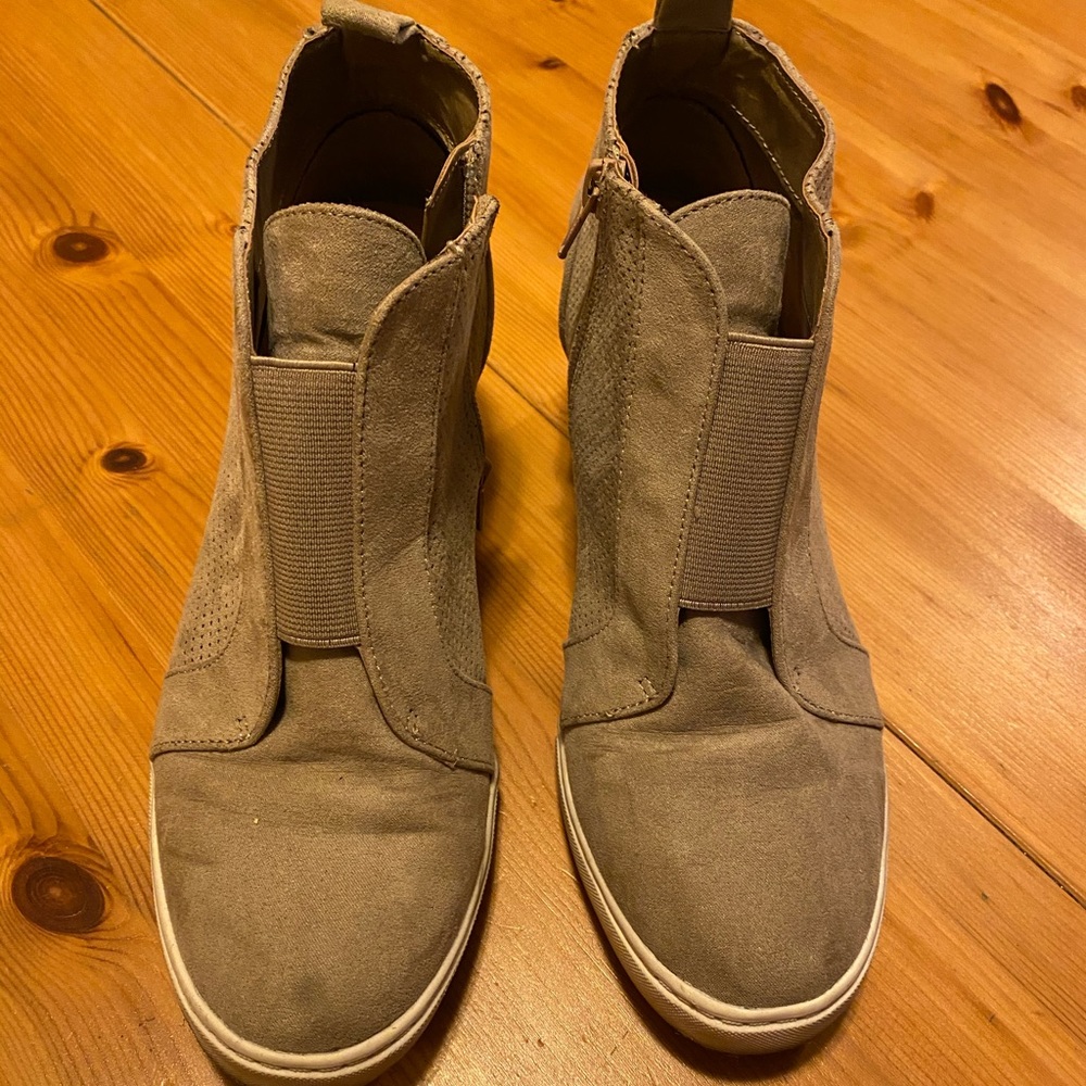 Sneaker Wedges - Picture 1 of 3